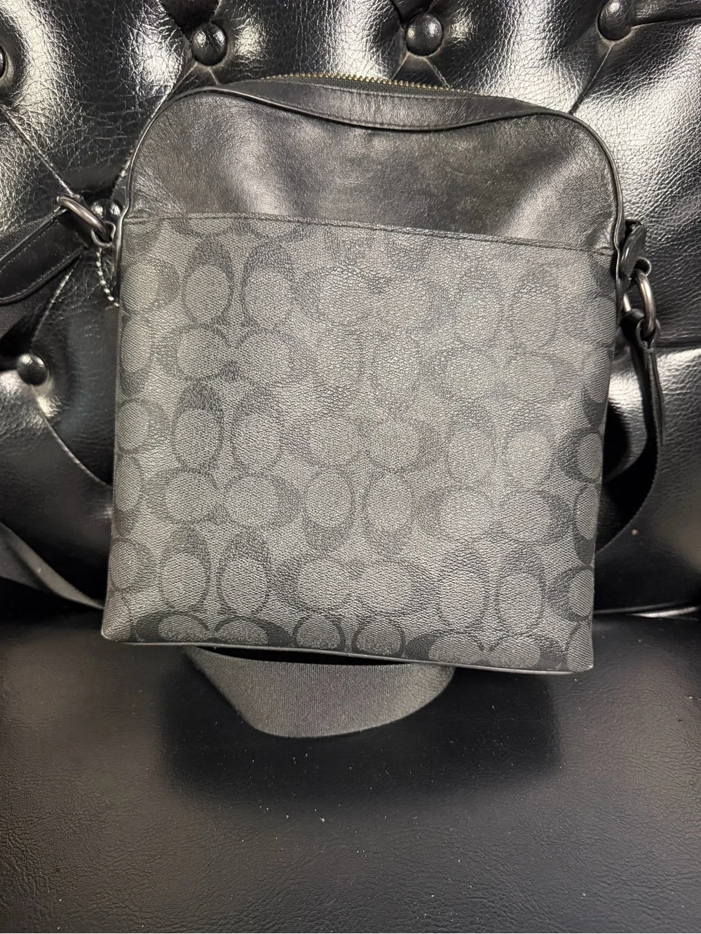 Coach Men’s Gray/Black Signature Messenger Crossbody